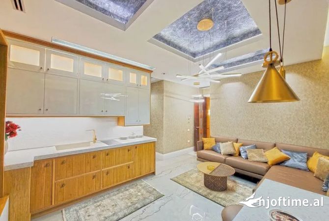 Shtepi ne shitje Penthose(kati i fundit panoramik) ne Tirane, 6+1, Mobilimi E mobiluar, Pagesa 1,500,000  Euro.