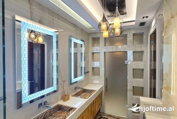 Shtepi ne shitje Penthose(kati i fundit panoramik) ne Tirane, 6+1, Mobilimi E mobiluar, Pagesa 1,500,000  Euro.