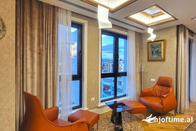 Shtepi ne shitje Penthose(kati i fundit panoramik) ne Tirane, 6+1, Mobilimi E mobiluar, Pagesa 1,500,000  Euro.