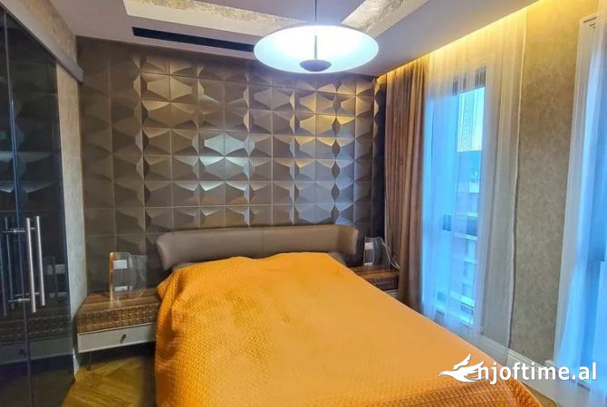 Shtepi ne shitje Penthose(kati i fundit panoramik) ne Tirane, 6+1, Mobilimi E mobiluar, Pagesa 1,500,000  Euro.