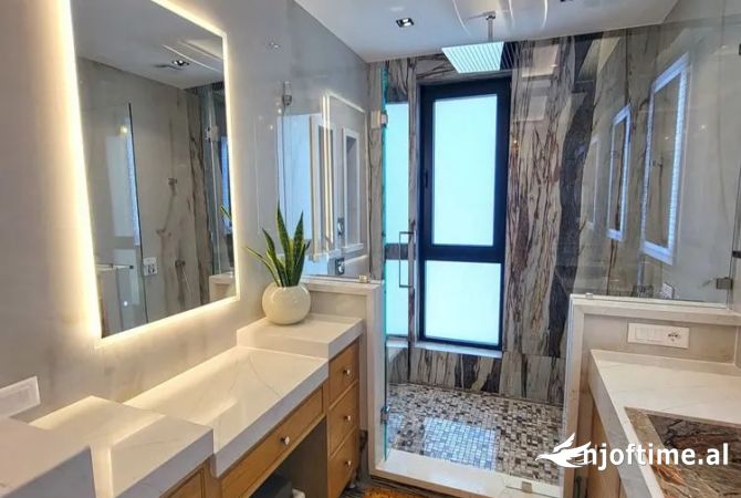 Shtepi ne shitje Penthose(kati i fundit panoramik) ne Tirane, 6+1, Mobilimi E mobiluar, Pagesa 1,500,000  Euro.