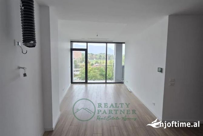 Ambient biznesi me qera 3+1 ne Tirane - 1,200 Euro