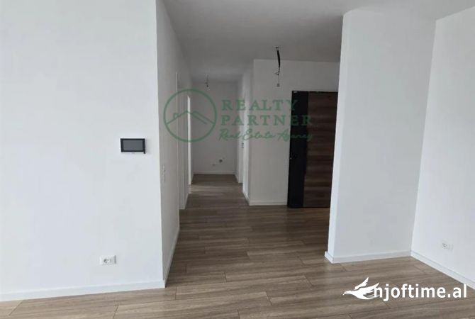 Ambient biznesi me qera 3+1 ne Tirane - 1,200 Euro