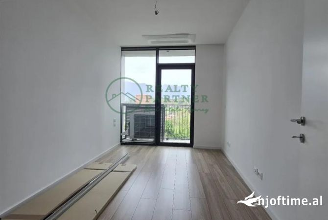 Ambient biznesi me qera 3+1 ne Tirane - 1,200 Euro