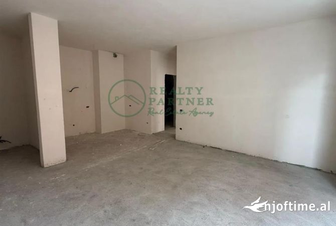 Shtepi ne shitje Apartament ne Tirane, 2+1, Mobilimi Bosh, pa mobiluar, Pagesa 345,000  Euro.