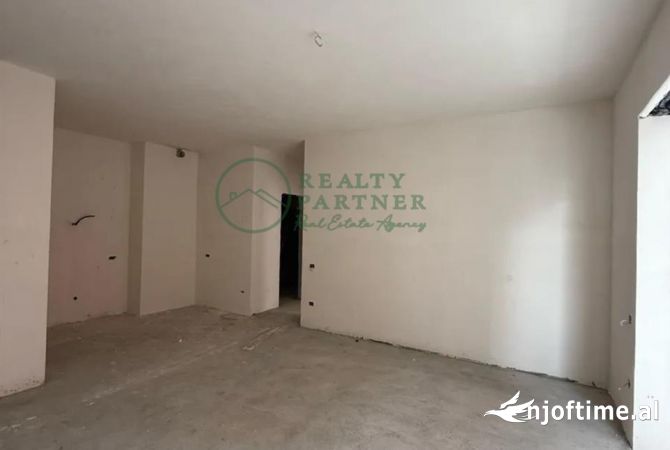 Shtepi ne shitje Apartament ne Tirane, 2+1, Mobilimi Bosh, pa mobiluar, Pagesa 345,000  Euro.