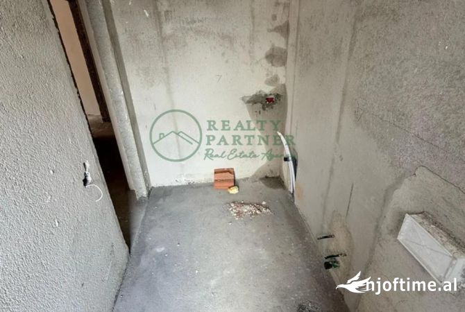 Shtepi ne shitje Apartament ne Tirane, 2+1, Mobilimi Bosh, pa mobiluar, Pagesa 345,000  Euro.