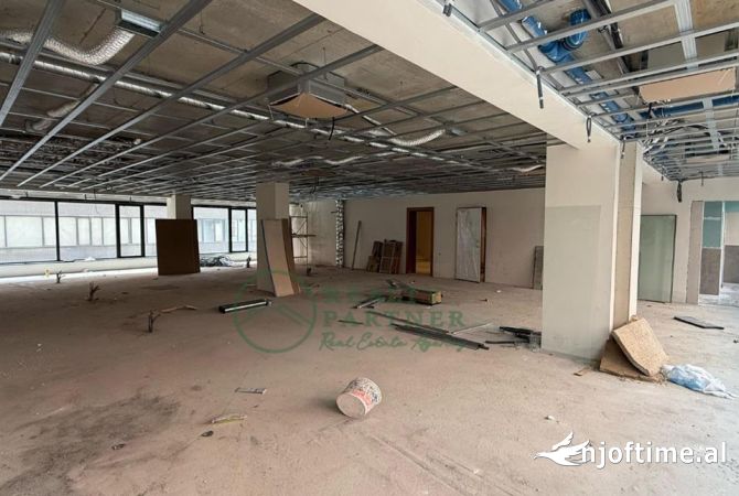 Ambient biznesi me qera 3+1 ne Tirane - 3,000 Euro