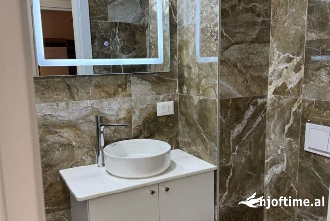 Shtepi me qera Apartament ne Tirane, 2+1, Mobilimi E mobiluar, Pagesa 700  Euro.