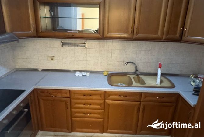 Ambient biznesi me qera 3+1 ne Tirane - 700 Euro