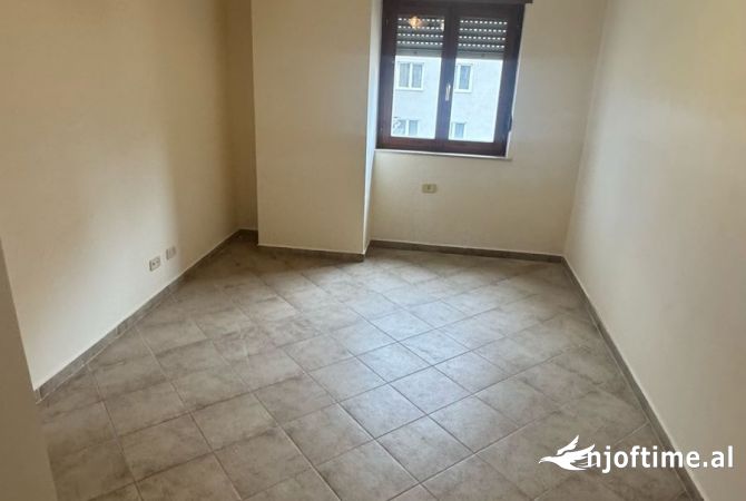 Ambient biznesi me qera 3+1 ne Tirane - 700 Euro