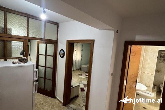 Shtepi ne shitje Apartament ne Tirane, 1+1, Mobilimi E mobiluar, Pagesa 153,000  Euro.
