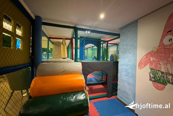 Ambient biznesi me qera 2+1 ne Tirane - 1,200 Euro