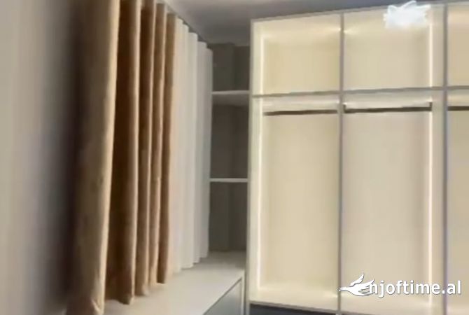 Shtepi ne shitje Apartament ne Tirane, 3+1, Mobilimi E mobiluar, Pagesa 318,000  Euro.