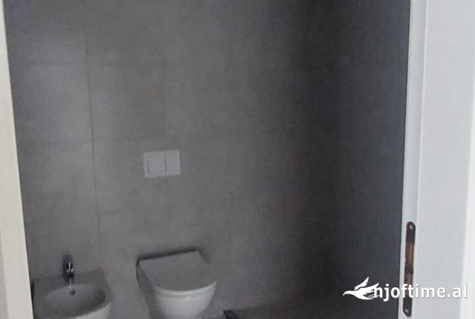 Ambient biznesi me qera 3+1 ne Tirane - 500 Euro