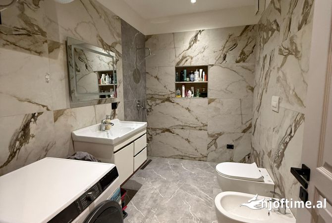 Shtepi me qera Apartament ne Tirane, 2+1, Mobilimi E mobiluar, Pagesa 1,700  Euro.