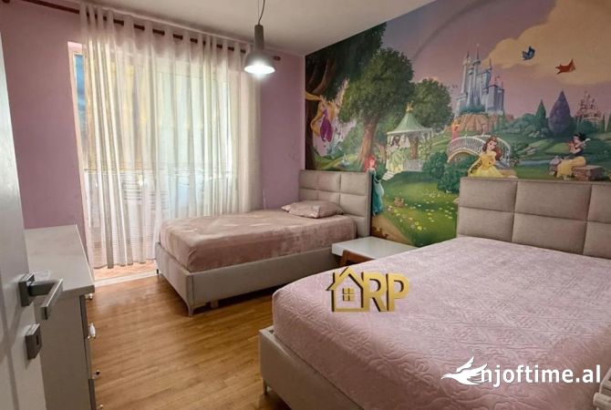 Shtepi ne shitje Apartament ne Tirane, 3+1, Mobilimi E mobiluar, Pagesa 310,000  Euro.