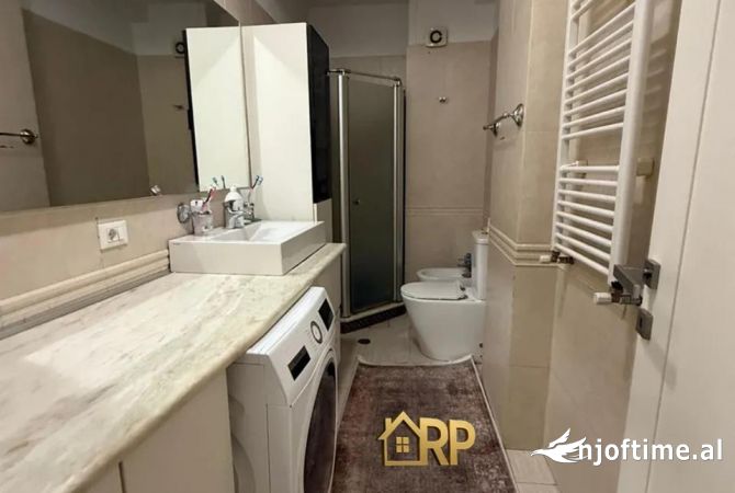 Shtepi ne shitje Apartament ne Tirane, 3+1, Mobilimi E mobiluar, Pagesa 310,000  Euro.