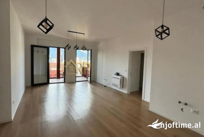 Shtepi ne shitje Apartament ne Tirane, 3+1, Mobilimi Bosh, pa mobiluar, Pagesa 461,000  Euro.