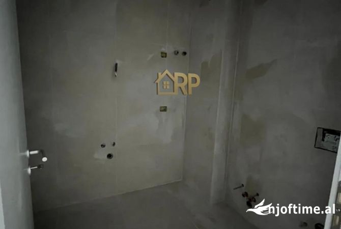 Shtepi ne shitje Apartament ne Tirane, 2+1, Mobilimi Bosh, pa mobiluar, Pagesa 97,850  Euro.