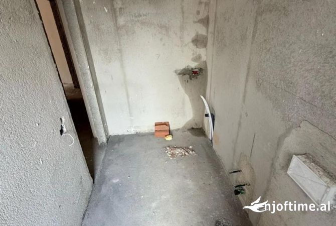 Shtepi ne shitje Apartament ne Tirane, 2+1, Mobilimi Bosh, pa mobiluar, Pagesa 344,990  Euro.
