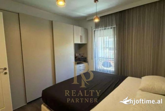Shtepi ne shitje Apartament ne Tirane, 2+1, Mobilimi Bosh, pa mobiluar, Pagesa 349,990  Euro.