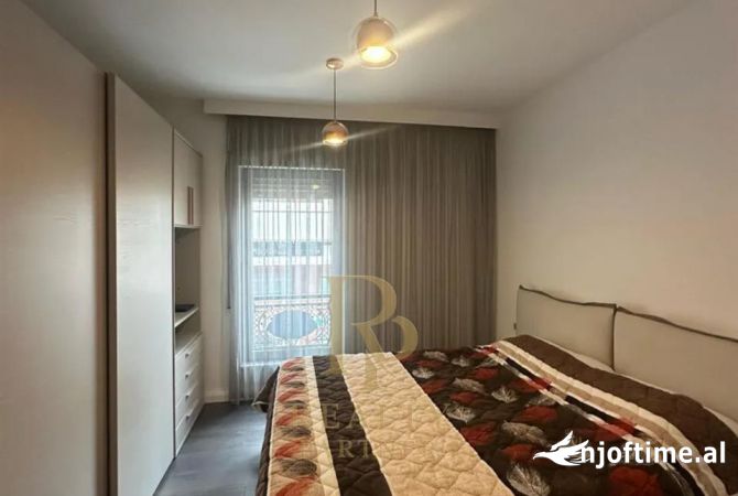 Shtepi ne shitje Apartament ne Tirane, 2+1, Mobilimi Bosh, pa mobiluar, Pagesa 349,990  Euro.