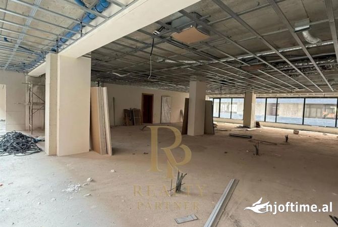 Ambient biznesi me qera 3+1 ne Tirane - 3,750 Euro