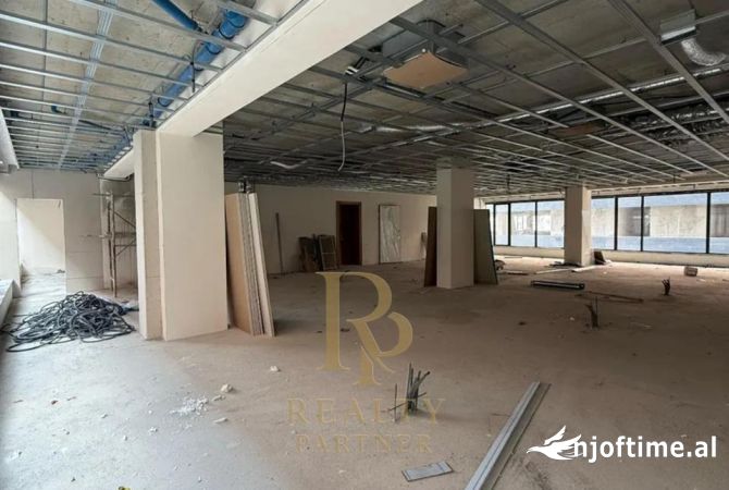 Ambient biznesi me qera 3+1 ne Tirane - 3,750 Euro