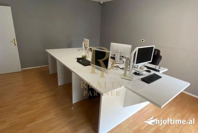 Ambient biznesi me qera 3+1 ne Tirane - 1,200 Euro