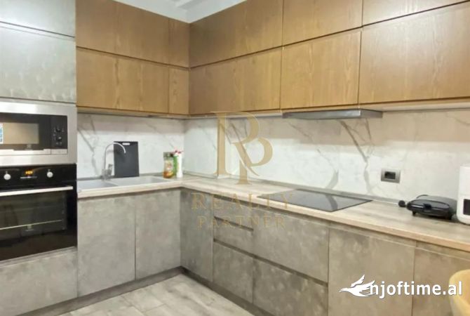 Shtepi me qera 2+1 ne Tirane - 1,000 Euro