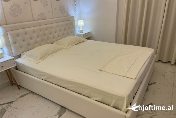 Shtepi me qera Apartament ne Tirane, 1+1, Mobilimi E mobiluar, Pagesa 850  Euro.