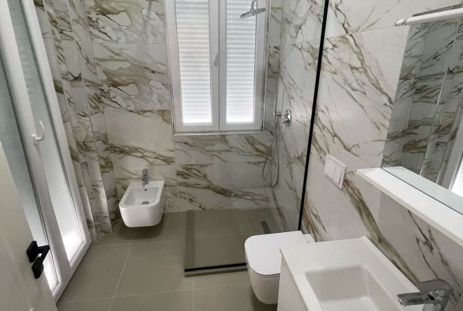 Shtepi me qera 4+1 ne Tirane - 2,000 Euro