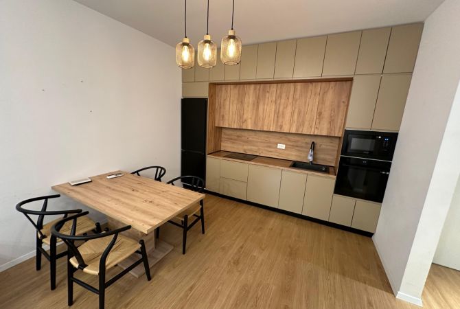 Shtepi ne shitje Apartament ne Tirane, 2+1, Mobilimi E mobiluar, Pagesa 185,000  Euro.
