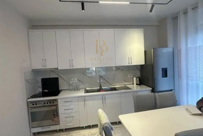 Shtepi me qera Apartament ne Tirane, 2+1, Mobilimi E mobiluar, Pagesa 700  Euro.