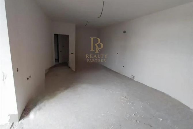 Shtepi ne shitje Apartament ne Tirane, 2+1, Mobilimi Bosh, pa mobiluar, Pagesa 235,000  Euro.