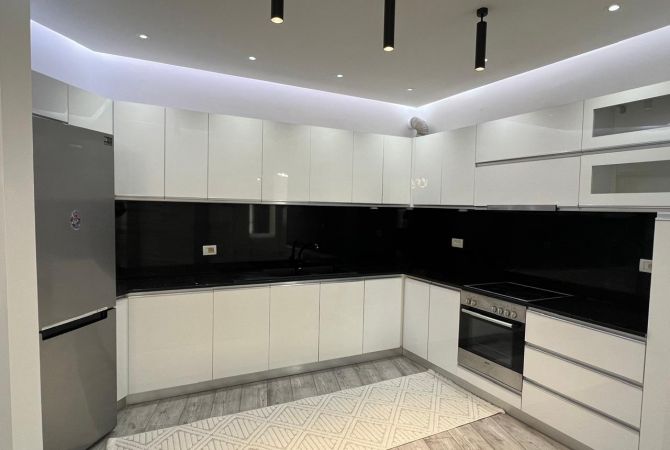 Shtepi ne shitje Apartament ne Tirane, 2+1, Mobilimi E mobiluar, Pagesa 130,000  Euro.