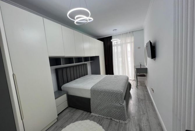 Shtepi ne shitje Apartament ne Tirane, 2+1, Mobilimi E mobiluar, Pagesa 130,000  Euro.