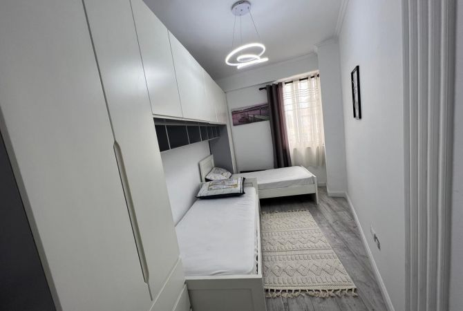 Shtepi ne shitje Apartament ne Tirane, 2+1, Mobilimi E mobiluar, Pagesa 130,000  Euro.