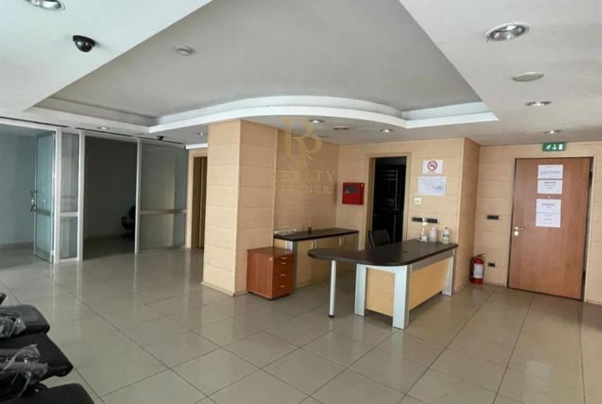 Ambient biznesi me qera 3+1 ne Tirane - 3,500 Euro