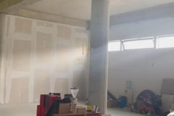 Ambient biznesi me qera 4+1 ne Tirane - 1,200 Euro