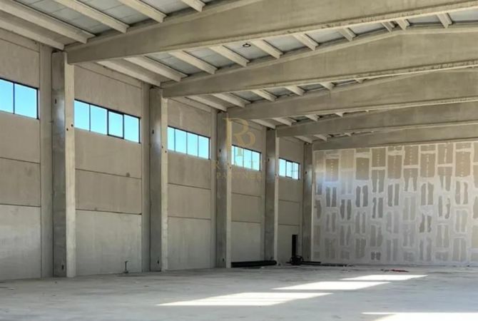 Ambient biznesi me qera 4+1 ne Tirane - 7,500 Euro