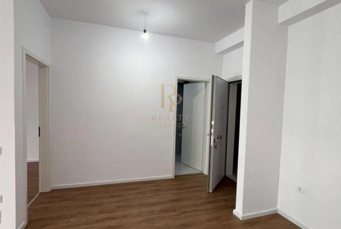 Shtepi ne shitje Apartament ne Tirane, 1+1, Mobilimi Bosh, pa mobiluar, Pagesa 98,000  Euro.