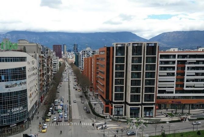 Ambient biznesi me qera 3+1 ne Tirane - 20,400 Euro
