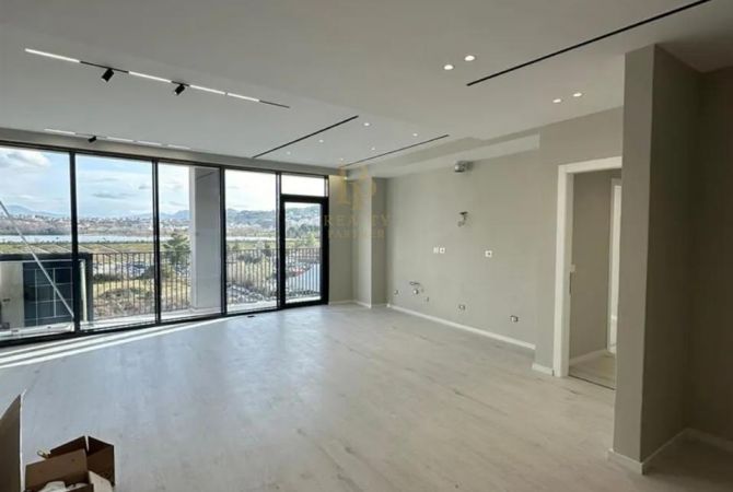 Ambient biznesi me qera 3+1 ne Tirane - 1,300 Euro