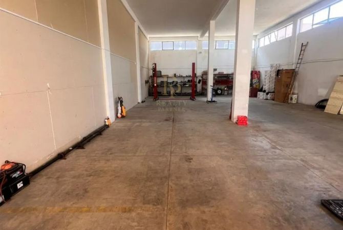 Ambient biznesi me qera 4+1 ne Tirane - 1,500 Euro