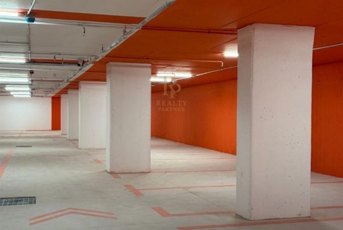 Ambiente Commerciale in Vendita 4+1 a Tirana - 40,000 Euro