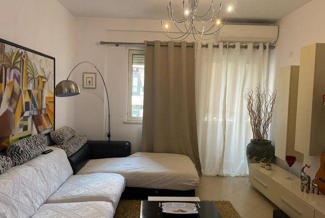 Shtepi me qera Apartament ne Tirane, 2+1, Mobilimi E mobiluar, Pagesa 600  Euro.