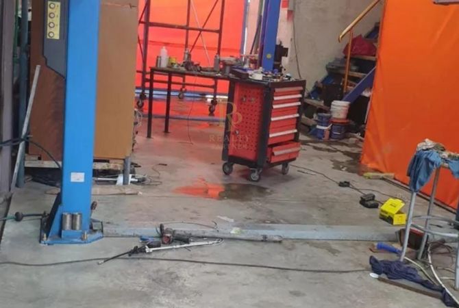 Ambient biznesi me qera 4+1 ne Tirane - 1,000 Euro