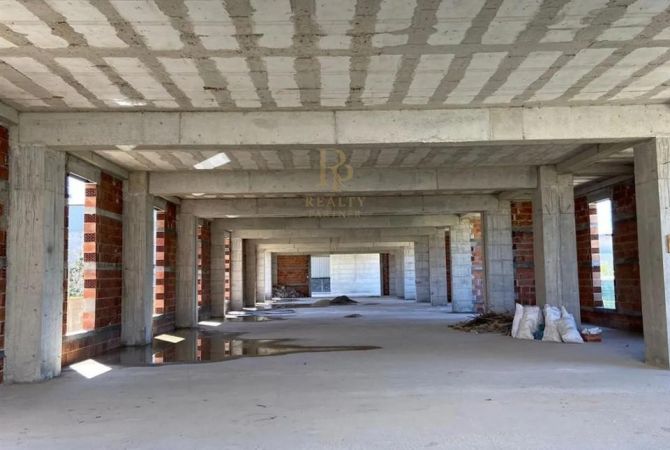 Ambient biznesi me qera 4+1 ne Tirane - 9,000 Euro